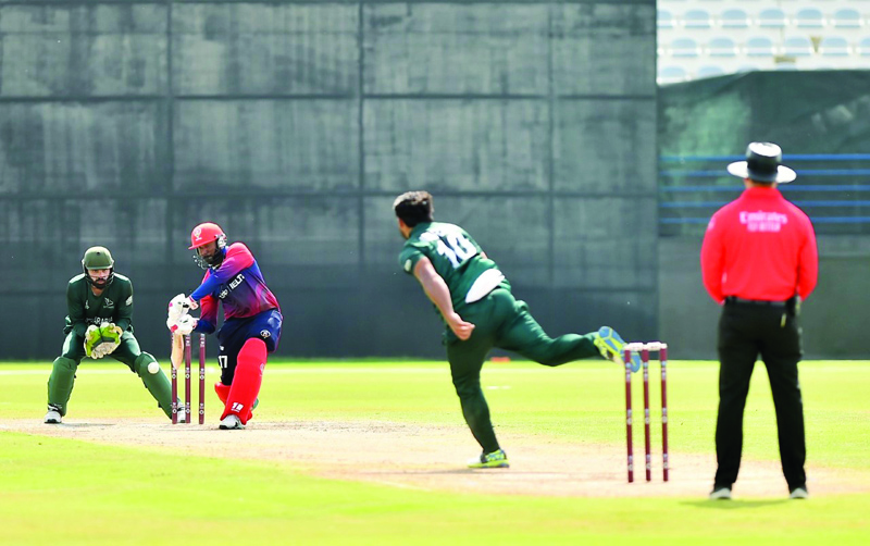 DOHA: The match between Kuwait and Saudi Arabia in action during the final Asian qualifiers for the world cricket championship yesterday. - KUNAn