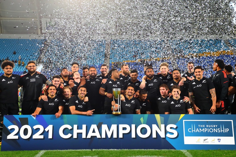 GOLD COAST: New Zealand’s captain Ardie Savea (center) and teammates celebrate with the Rugby Championship trophy after their match against South Africa at Cbus Super Stadium in Gold Coast yesterday. – AFPn