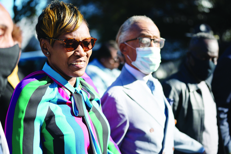 BRUNSWICK, US: Wanda Cooper-Jones, mother of Ahmaud Arbery, arrives at the Glynn County Courthouse with Rev Al Sharpton as the jury deliberates in the trial of the killers of Ahmaud Arbery on Wednesday in Brunswick, Georgia. -- AFPnn