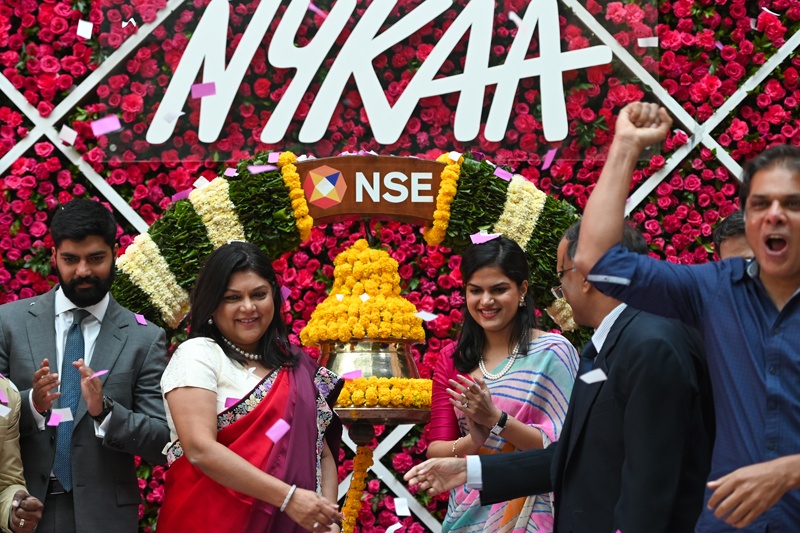 MUMBAI: Falguni Nayar (center left), managing director and CEO of Nykaa, an online marketplace for beauty and wellness products, along with her daughter Advaita (center right) attends the company's IPO listing ceremony at the National Stock Exchange in Mumbai yesterday.-AFPnn