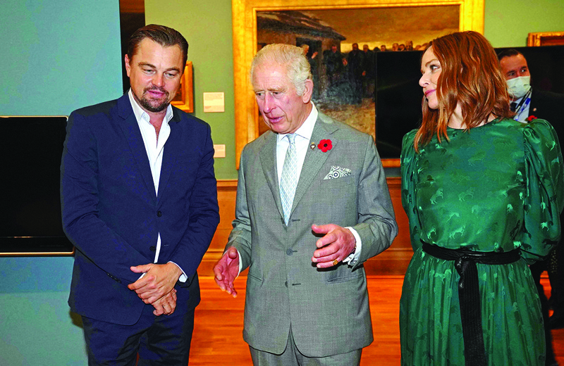 Britain's Prince Charles, Prince of Wales (center) speaks with British designer Stella McCartney (right) and US actor Leonardo DiCaprio as he views a fashion installation by the designer, during the COP26 Climate Conference at Kelvingrove Art Gallery in Glasgow, Scotland.—AFP photosn