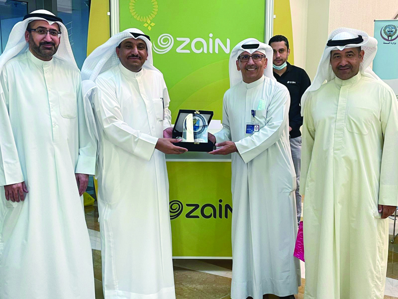 KUWAIT: Dr Salman Al-Enzi recognizes Zain for its participation in the event.n