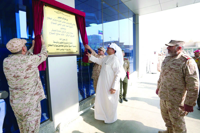 KUWAIT: Defense Minister Sheikh Hamad Jaber Al-Ali Al-Sabah inaugurates the newly-built extension of the central market for ministry of defense personnel yesterday. - KUNA nn