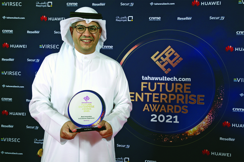 Mohammed Al-Qattan with the awardn