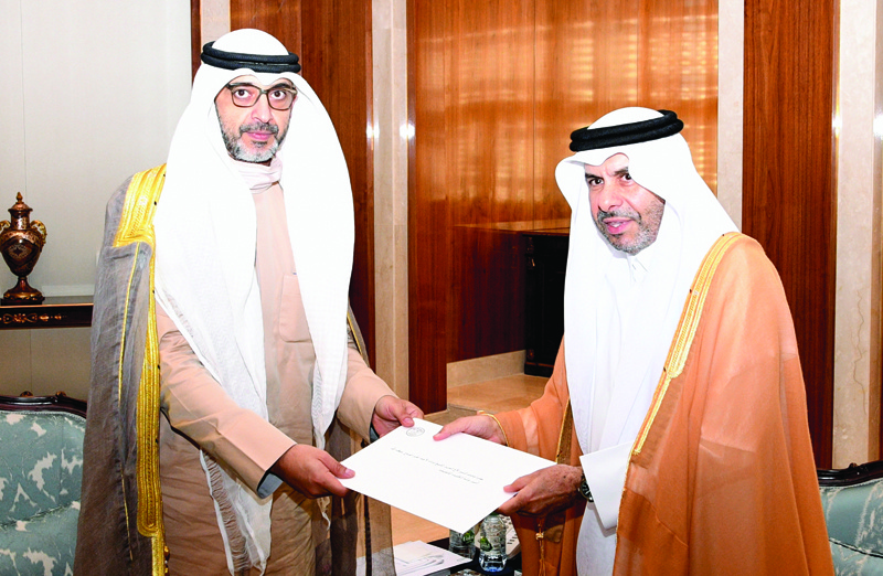 KUWAIT: Qatari Ambassador to Kuwait Ali Bin Abdullah Al-Mahmoud delivers the letter to Minister of Amiri Diwan Affairs Sheikh Mohammad Abdullah Al-Sabah. - Amiri Diwan photon