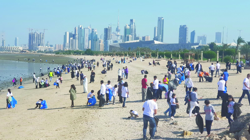 KUWAIT: People take part in the Operation Turtle beach cleanup drive.n