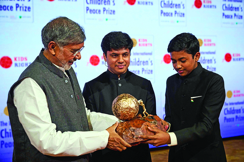 THE HAGUE: Nobel Peace Prize winner 2014 Kailash Satyarthi (left) presents the International Children's Peace Prize 2021 to Vihaan and Nav Agarwal from India on November 13, 2021. – AFP n