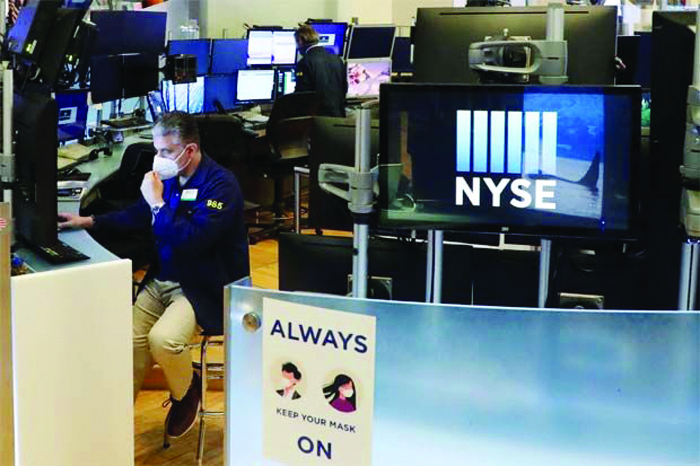NEW YORK: Traders work on the floor of the New York Stock Exchange. Global stock markets rallied yesterday on fading fears over dangers arising from the new Omicron COVID variant. -- AFPn
