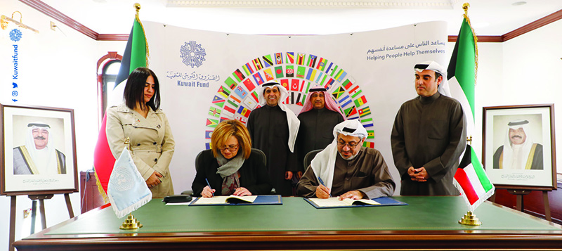 KUWAIT: KFAED and UNHCR officials sign the agreement.