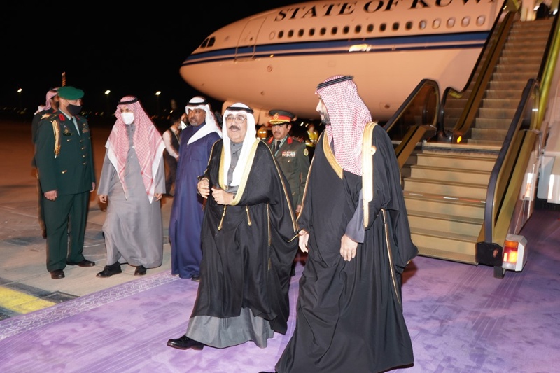 RIYADH: His Highness the Crown Prince Sheikh Mishal Al-Ahmad Al-Jaber Al-Sabah is welcomed by Saudi Crown Prince Mohammad bin Salman bin Abdulaziz Al-Saud. - KUNA photosn