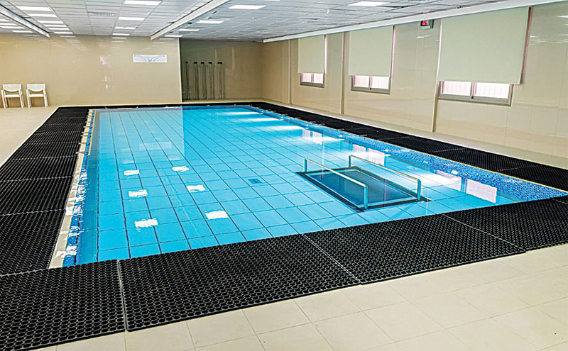 KUWAIT: The swimming pool inside the rehabilitation and hydrotherapy unit for women. — KUNA photos