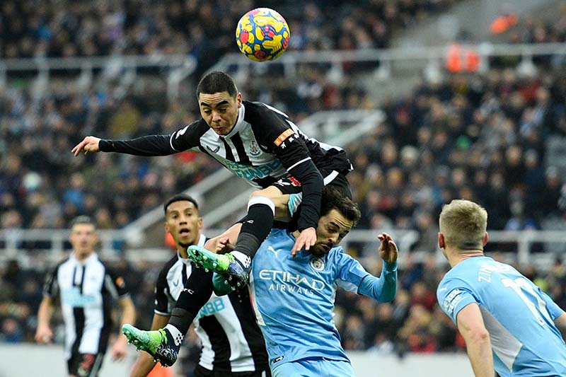 NEWCASTLE: Newcastle United’s Paraguayan midfielder Miguel Almiron (up) vies with Manchester City’s Portuguese midfielder Bernardo Silva (2nd right) during the English Premier League football match between Newcastle United and Manchester City yesterday.  — AFP