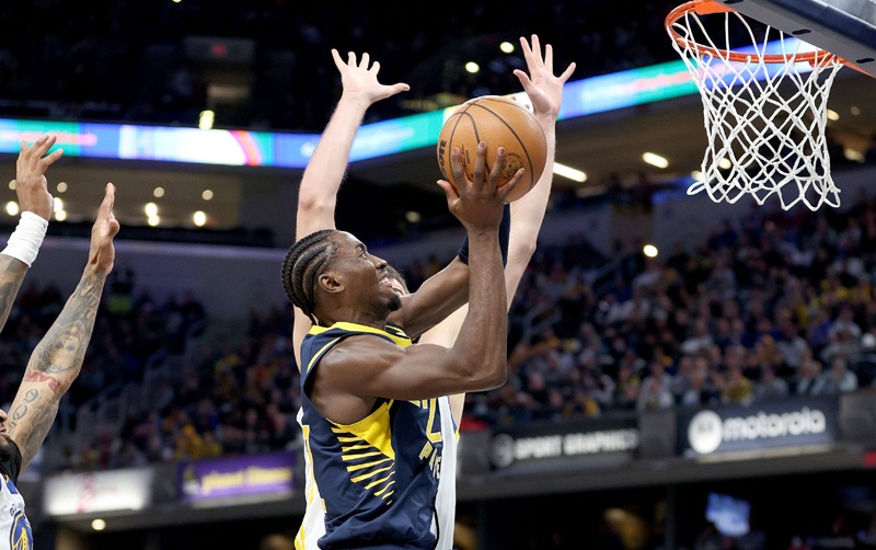 INDIANAPOLIS: Caris LeVert #22 of the Indiana Pacers against the Golden State Warriors at Gainbridge Fieldhouse on December 13, 2021 in Indianapolis. - AFP n