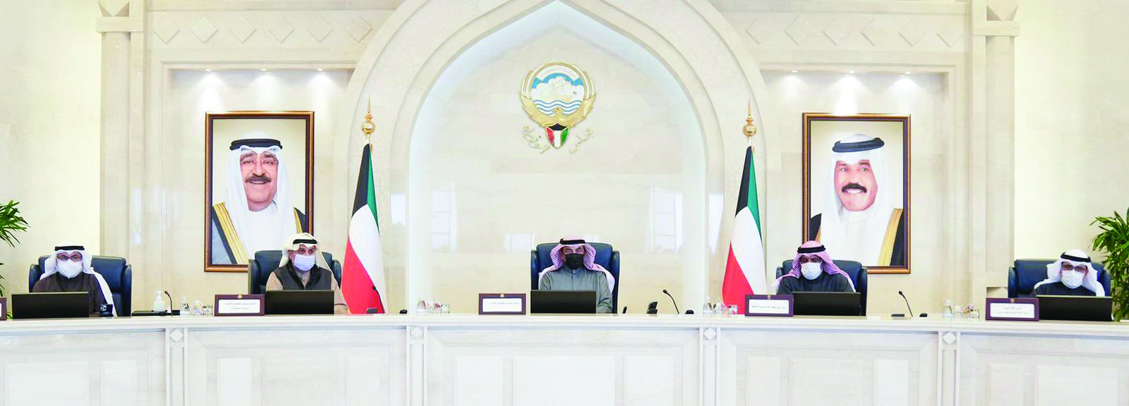 KUWAIT: His Highness the Prime Minister Sheikh Sabah Al-Khaled Al-Hamad Al-Sabah (center) chairs the Cabinet’s meeting. —KUNA