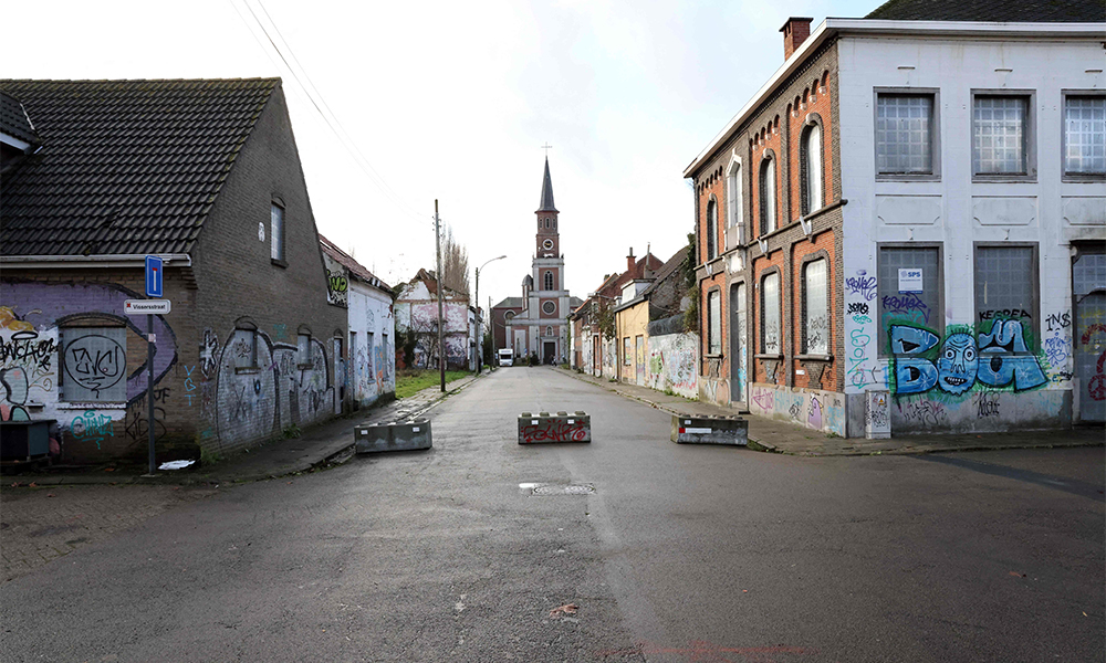 This photograph taken on January 7, 2022 shows abandoned houses in Doel near Antwerp. - The village of Doel is facing its final battle for survival against plans to expand the adjacent port of Antwerp that will erase it from the map to make way for a new dock in Doel near the port city of Antwerp. —AFP