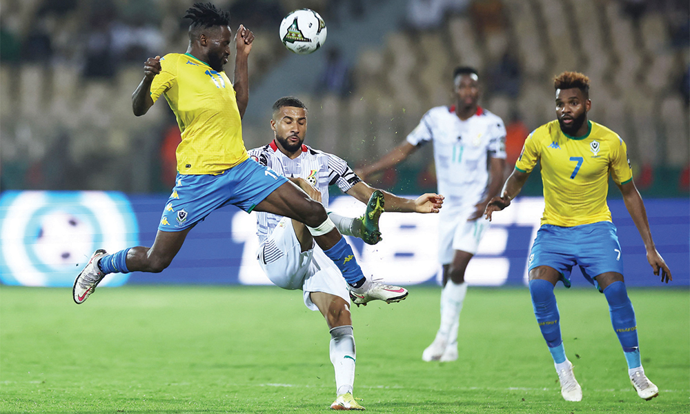 YAOUNDE: Gabon’s midfielder Andre Biyogo Poko (left) fights for the ball with Ghana’s midfielder Daniel-Kofi Kyereh (center) during the Group C Africa Cup of Nations (CAN) 2021 football match between Gabon and Ghana on January 14, 2022. — AFP