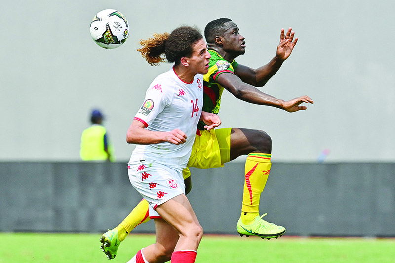 LIMBE: Tunisia’s midfielder Hannibal Mejbri (left) fights for the ball with Mali’s midfielder Diadie Samassekou during the Group F Africa Cup of Nations (CAN) 2021 football match between Tunisia and Mali at Limbe Omnisport Stadium yesterday. — AFP