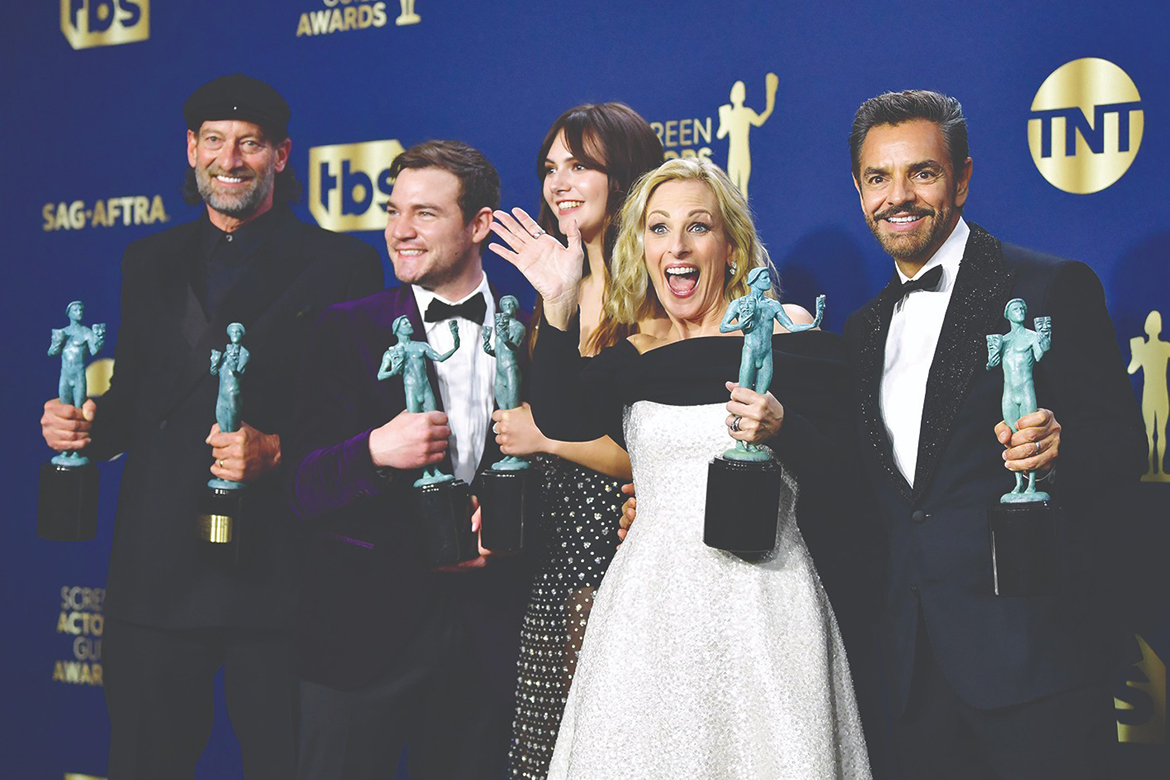 (From left) US actor Troy Kotsur, US actor Daniel Durant, English actress Emilia Jones, US actress Marlee Matlin and Mexican actor Eugenio Derbez pose with the award for Outstanding Performance by a Cast in a Motion Picture for “CODA” in the press room during the 28th Annual Screen Actors Guild (SAG) Awards at the Barker Hangar in Santa Monica, California.— AFP photos