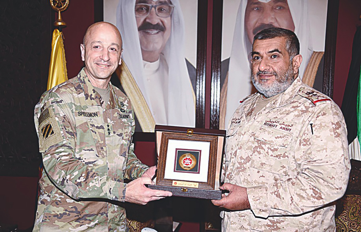 KUWAIT: Kuwait Army Chief of Staff Lieutenant-General Khaled Saleh Al-Sabah meets US 55th Chief of Engineers Lieutenant-General Scott Spellmon. - KUNA