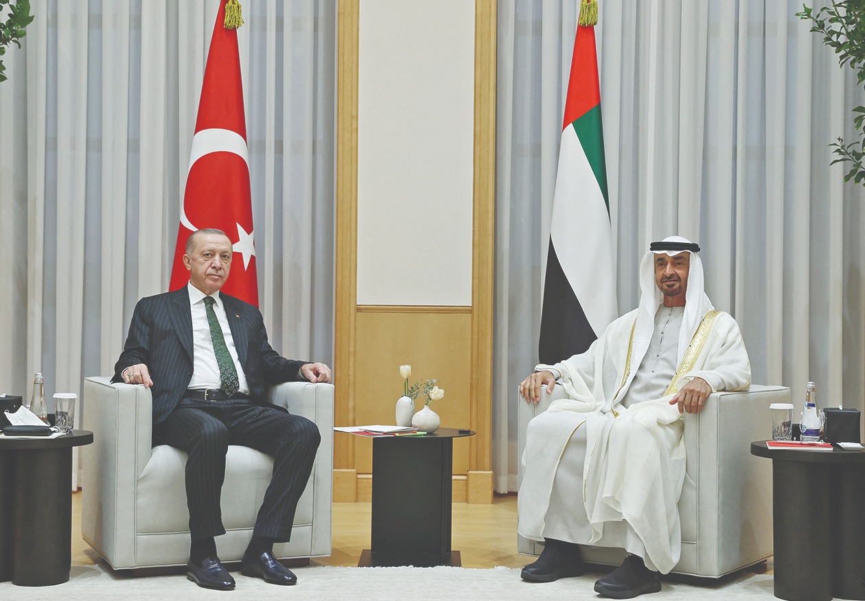 ABU DHABI: Turkish President Recep Tayyip Erdogan meets Crown Prince of Abu Dhabi Sheikh Mohammed bin Zayed Al-Nahyan during an official ceremony yesterday. - AFP