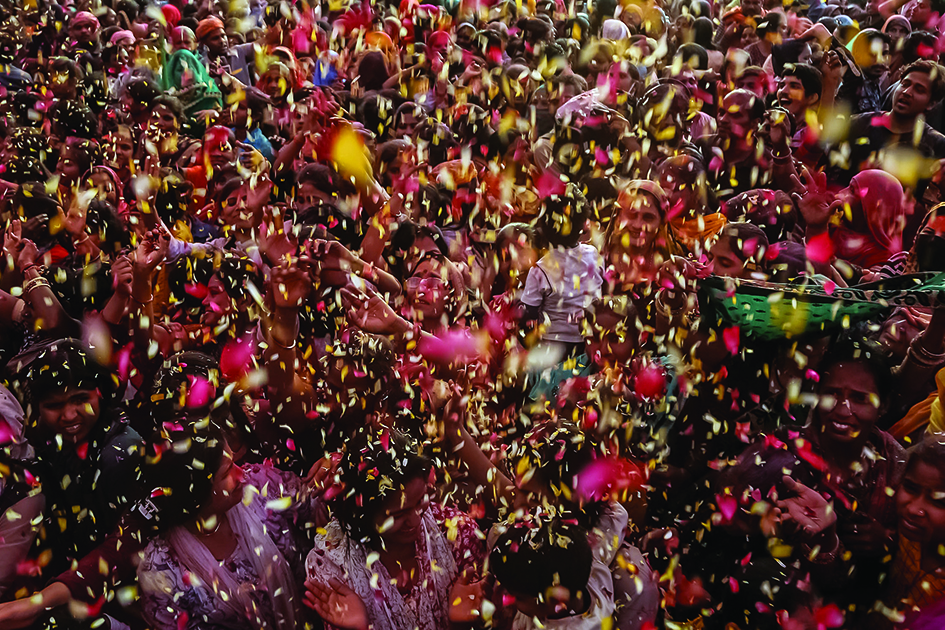 Devotees chant religious hymns during Holi celebrations, the Hindu spring festival of colors at Shri Krishna Janmasthan temple at Mathura in India's Uttar Pradesh state.—AFP photosn