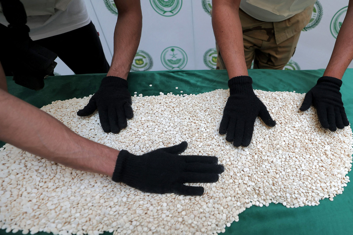 JEDDAH:Officers of the Directorate of Narcotics Control of Saudi Arabia抯 Interior Ministry sort through tablets of captagon (Fenethylline) seized during a special operation. - AFP