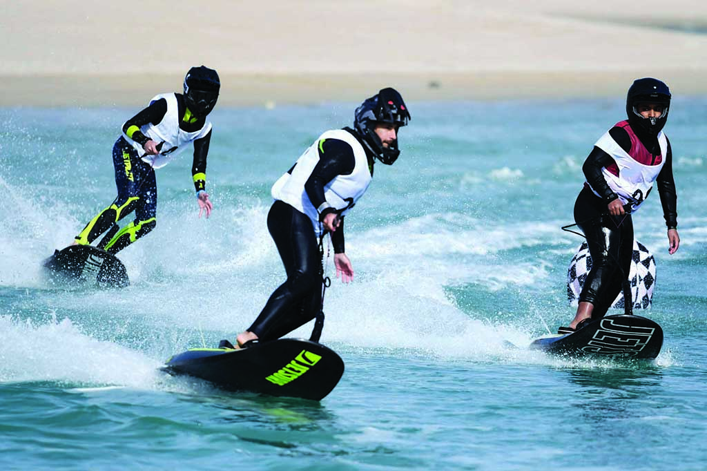 KUWAIT: The first round of Kuwait Motosurf championship concluded on Saturday with crowning a number of winners, including racers Hassan Bu Abbas, Shahin Ramadan and Saleh Al-Razaihan, who won the first three positions respectively in the professional category. The championship was organized by Kuwait Sea Sport Club on Khiran Beach, with the participation of 15 racers. - KUNAn