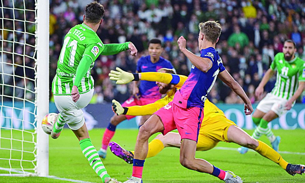 SEVILLE: Real Betis' Spanish midfielder Cristian Tello misses an attempt on goal during the Spanish league football match between Real Betis and Club Atletico de Madrid on March 6, 2022. - AFPn