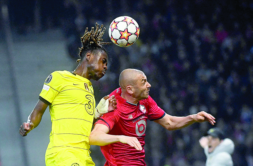 NORD: Chelsea's English defender Trevoh Chalobah (left) and Lille's Turkish forward Burak Yilmaz jump for the ball during the UEFA Champions League round of 16 second leg football match between Lille (LOSC) and Chelsea FC on March 16, 2022. - AFPn