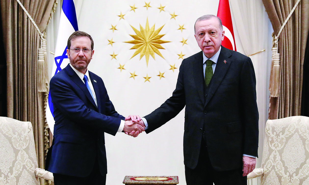 ANKARA: Turkish President Recep Tayyip Erdogan shakes hands with Zionist President Isaac Herzog during an official ceremony at the Presidential Complex yesterday. - AFP n