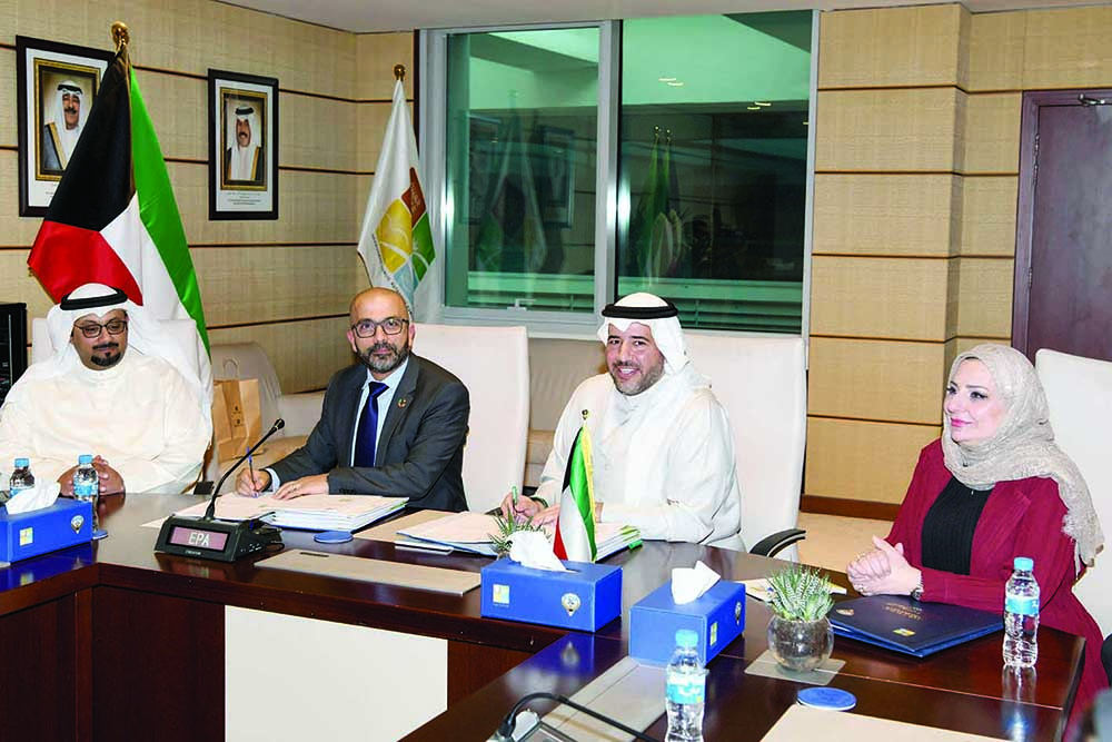 KUWAIT: Kuwait's Environment Public Authority (EPA) and UN Environment Program (UNEP) Regional Office for West Asia yesterday ink cooperation memo. - KUNAnnnnn