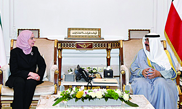KUWAIT: His Highness the Crown Prince Sheikh Mishal Al-Ahmad Al-Jaber Al-Sabah meets Speaker of the Bahraini Council of Representatives Fawzia Zainal. - KUNA photosn