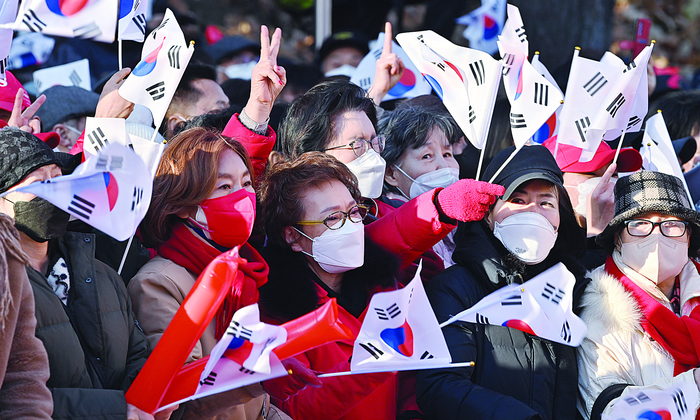 SEOUL: Supporters of South Korea's presidential candidate Yoon Suk-yeol of the main opposition People Power Party cheer during an election campaign in Seoul, ahead of the March 9 presidential election. - AFPn