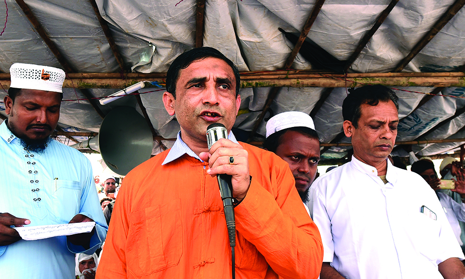 KUTUPALONG, Bangladesh:  File photo shows, Mohib Ullah (C), a leader for the Rohingya community, addresses a ceremony organised to remember the second anniversary of a military crackdown that prompted a massive exodus of people from Myanmar to Bangladesh, at the Kutupalong refugee camp. – AFPn