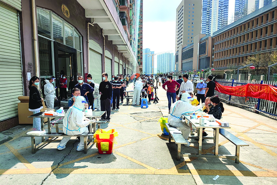SHENZHEN, China: This file photo taken on March 14, 2022 shows residents lining up to undergo nucleic acid tests for the Covid-19 coronavirus in Shenzhen, in China's southern Guangdong province. - AFPnn