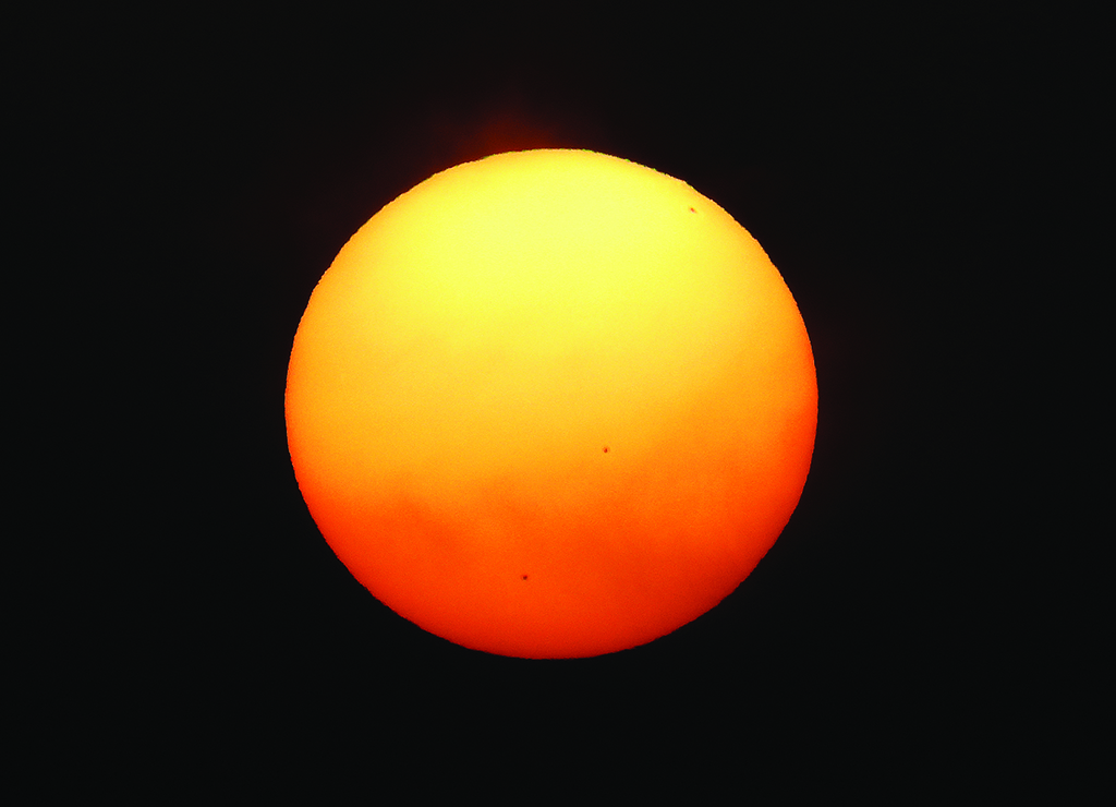 KUWAIT: This picture taken on April 30, 2022 from Kuwait City shows a view of the sun and three sunspot regions, (from bottom to top) 3001, 2999 and 2995. - Photo by Yasser Al-Zayyat