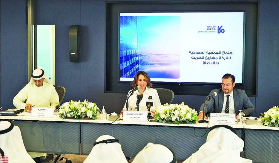 KUWAIT: Sheikha Dana Nasser Sabah Al-Ahmad Al-Sabah (center) addresses KIPCO’s annual Shafafiyah ‘Transparency’ Investors’ Forum.