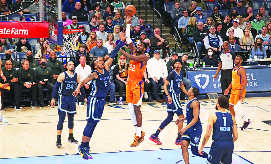 MEMPHIS: Deandre Ayton #22 of the Phoenix Suns shoots the ball during the game against the Memphis Grizzlies on April 1, 2022 at FedExForum. – AFP  