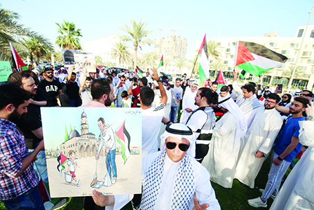 KUWAIT: Kuwaitis held a gathering at the Irada Square in Kuwait City in support of Palestine and to denounce the Zionist entity's aggression against Palestinians in Jerusalem Palestinian territories. - Photos by Yasser Al-Zayyat