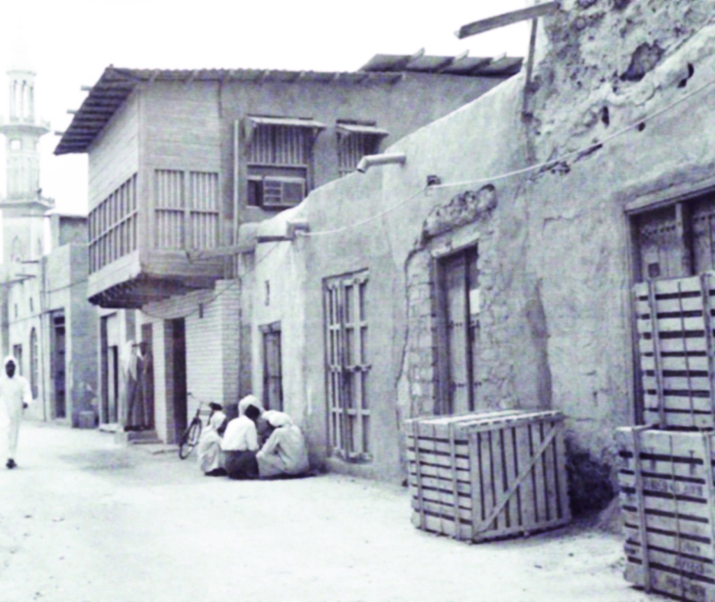 KUWAIT: A scene from the old. It shows Kuwait's aspect of daily life, including clothing, architecture and style of the simple life. (Source: 'Kuwait in Black and White' by Basem Al-Loughani. Prepared by Mahmoud Zakaria Abu Alella, heritage researcher at the Ministry of Information)