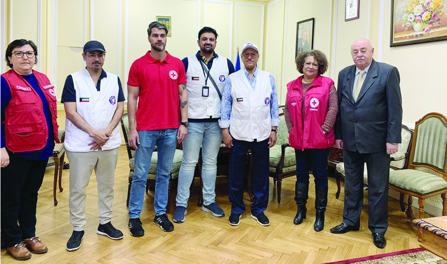 The KRCS delegation in a photo with the Director General of the Romanian Red Cross.