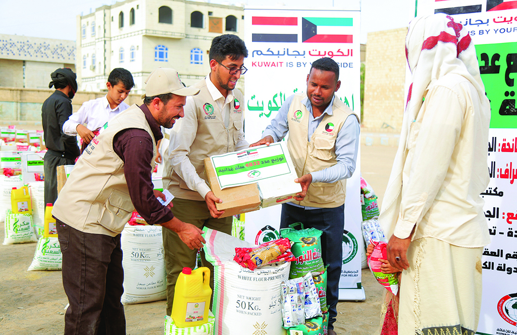 Displaced Yemenis receive food aid donated by a Kuwaiti charitable organisation, on the outskirts of the northeastern city of Marib,on April 23, 2022. (Photo by - / AFP)