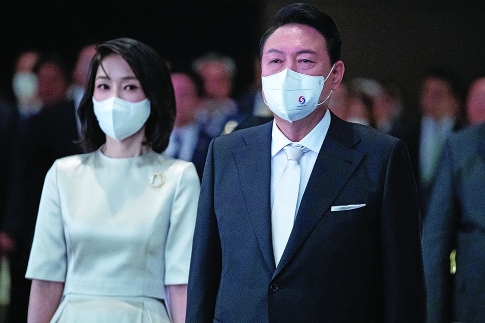 SEOUL: South Korea's President Yoon Suk-yeol and his wife, First Lady Kim Kun-hee, attend an inaugural dinner at a hotel in Seoul on May 10, 2022. –AFP