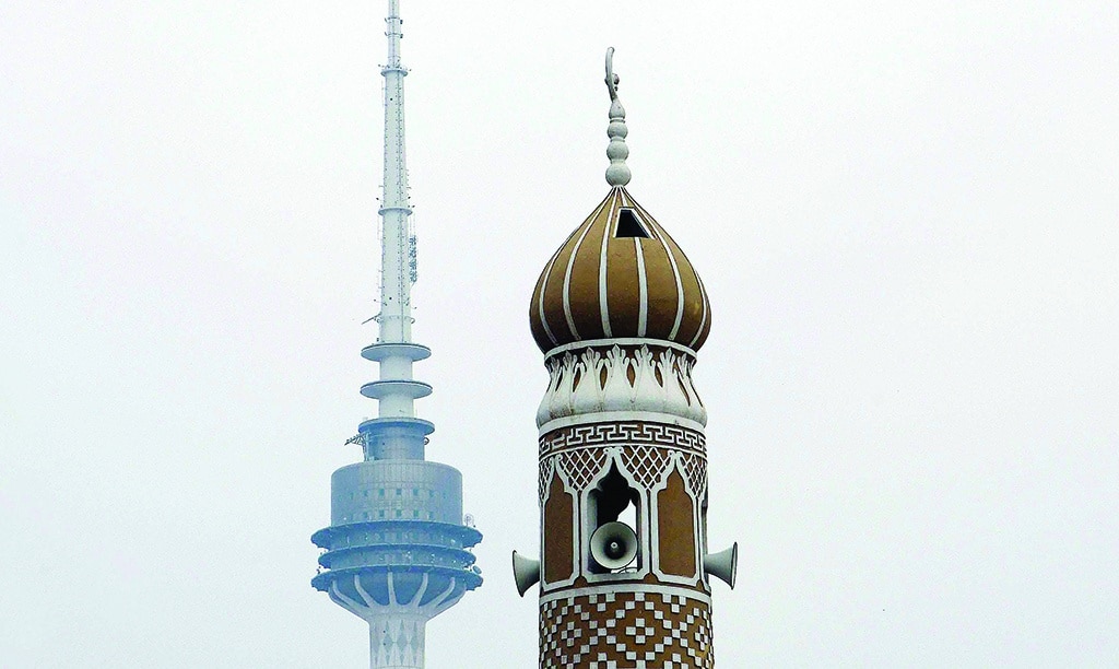 KUWAIT: This file photo shows the minaret of a Kuwait City mosque as the Liberation Tower is seen in the background. - Photo by Yasser Al-Zayyat