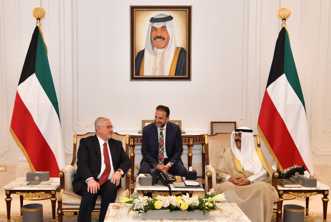 KUWAIT: His Highness the Deputy Amir and Crown Prince Sheikh Mishal Al-Ahmad Al-Jaber Al-Sabah meets President of the Court of Cassation in Turkey Mehmet Akarca. - Amiri Diwan and KUNA photosn