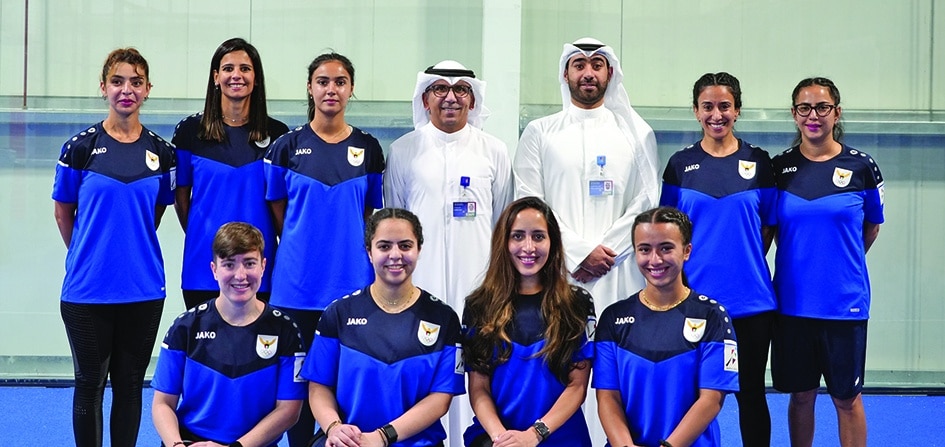 Zain officials with Kuwait women's padel team.