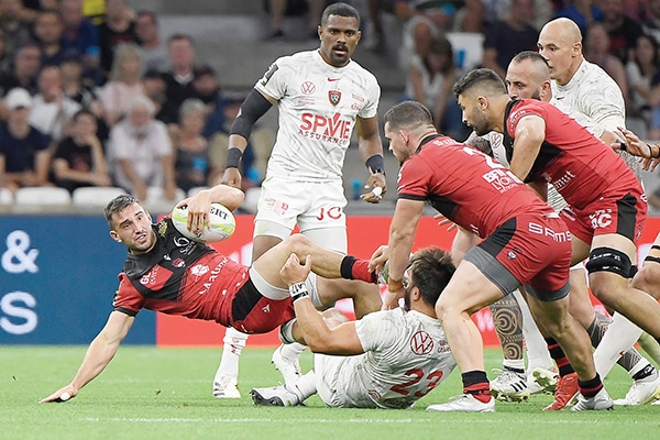 MARSEILLE: Lyon’s French scrum-half Baptiste Couilloud (left) is tackled during the European Challenge Cup rugby union final match between Lyon Olympique Universitaire (LOU) and Rugby Club Toulonnais (RCT) on May 27, 2022. —AFP