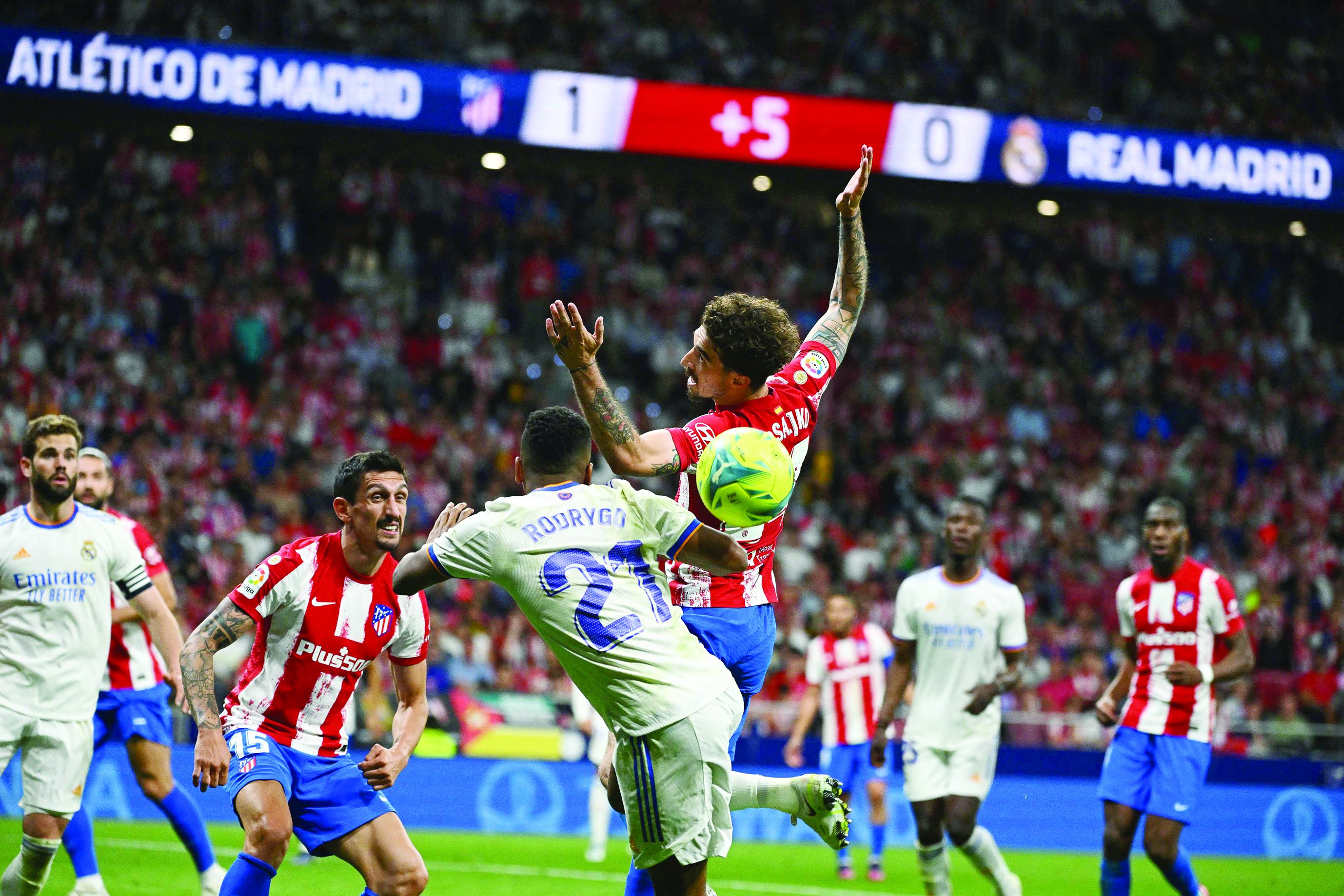 Real Madrid's Brazilian forward Rodrygo (L) fights for the ball with Atletico Madrid's Croatian defender Sime Vrsaljko during the Spanish League football between Club Atletico de Madrid and Real Madrid CF at the Wanda Metropolitano stadium in Madrid on May 8, 2022. (Photo by GABRIEL BOUYS / AFP)