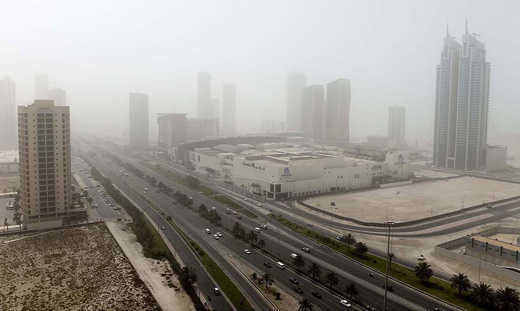 MANAMA: Cars drive on a highway in the Seef district during a dust storm in Bahrain's capital Manama, on May 17, 2022. - AFP
