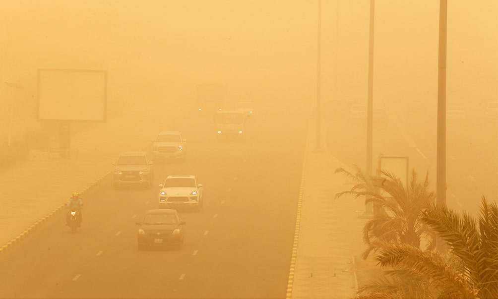 KUWAIT: Vehicles drive amid a heavy sandstorm on May 16, 2022. -  Photo by Yasser Al-Zayyat